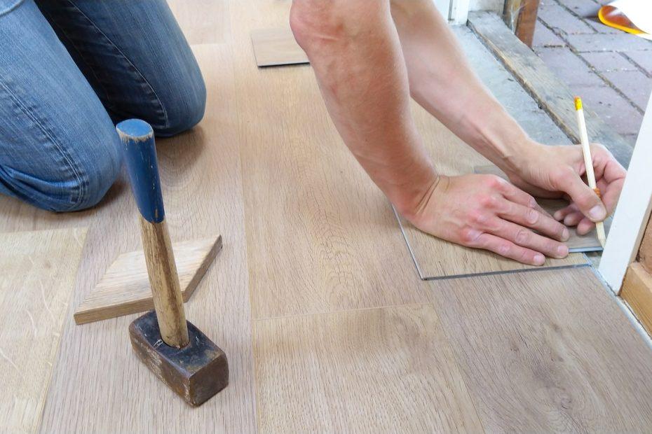 vinyl floor, cracked vinyl floor, fixing vinyl plank flooring