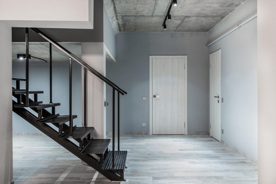 door colors for gray floors